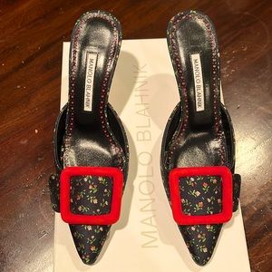 New  Manolo Blahnik size 7 Maysalebi navy floral mule 2 3/4’’ heel